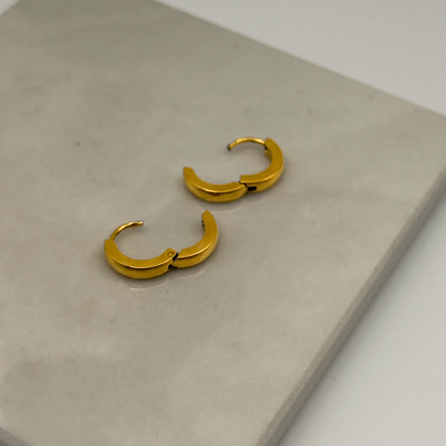 Essential Huggie Hoops