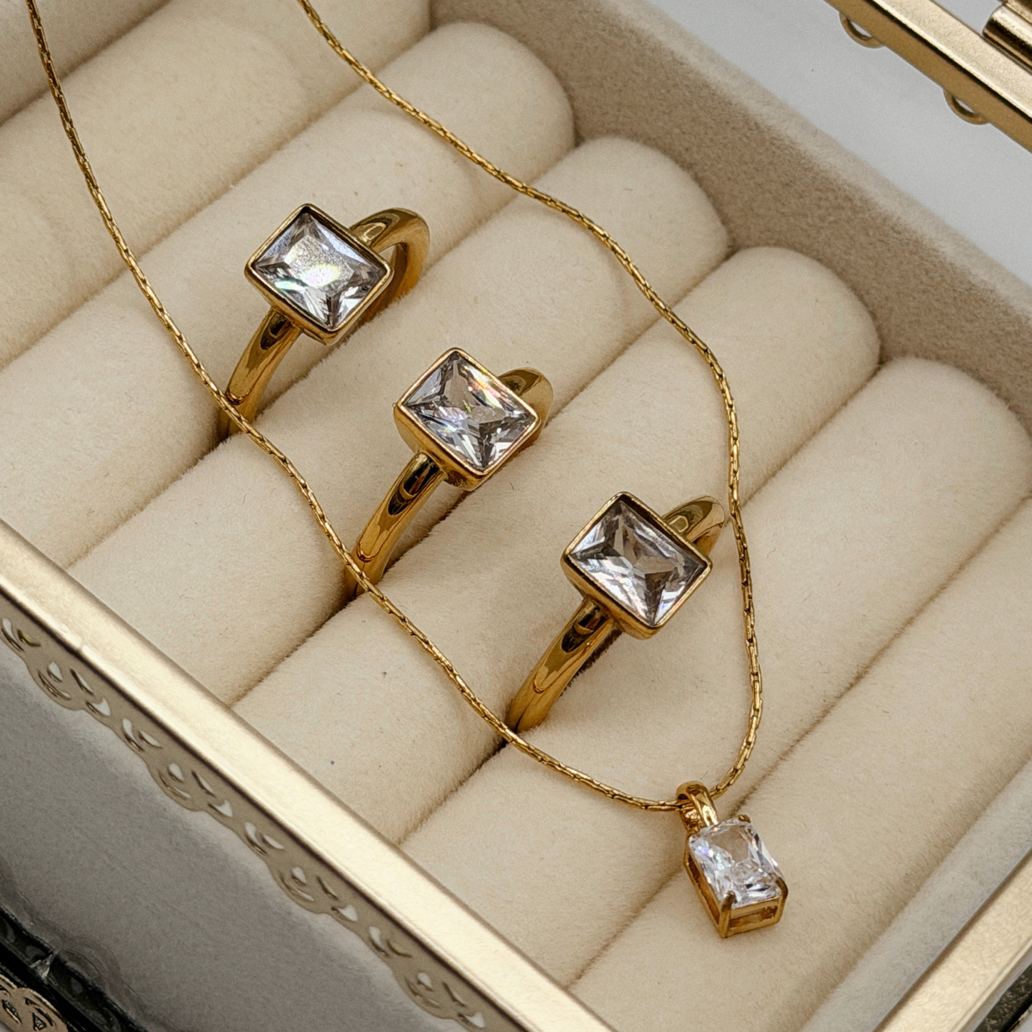 The Everglow Necklace